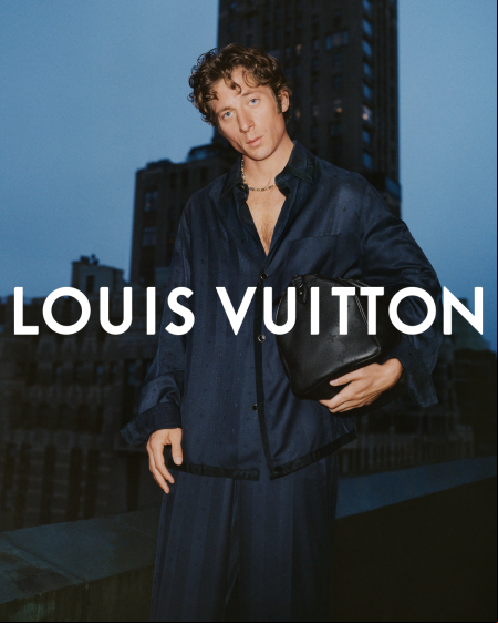 Jeremy Allen White en la nueva imagen de campaña de Louis Vuitton