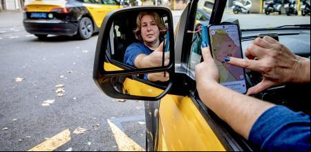 FOTO ALEX GARCIA TAXISTA DE BARCELONA QUE TAMBIEN TRABAJA PARA LA EMPRESA VTC UBER 2024/12/02