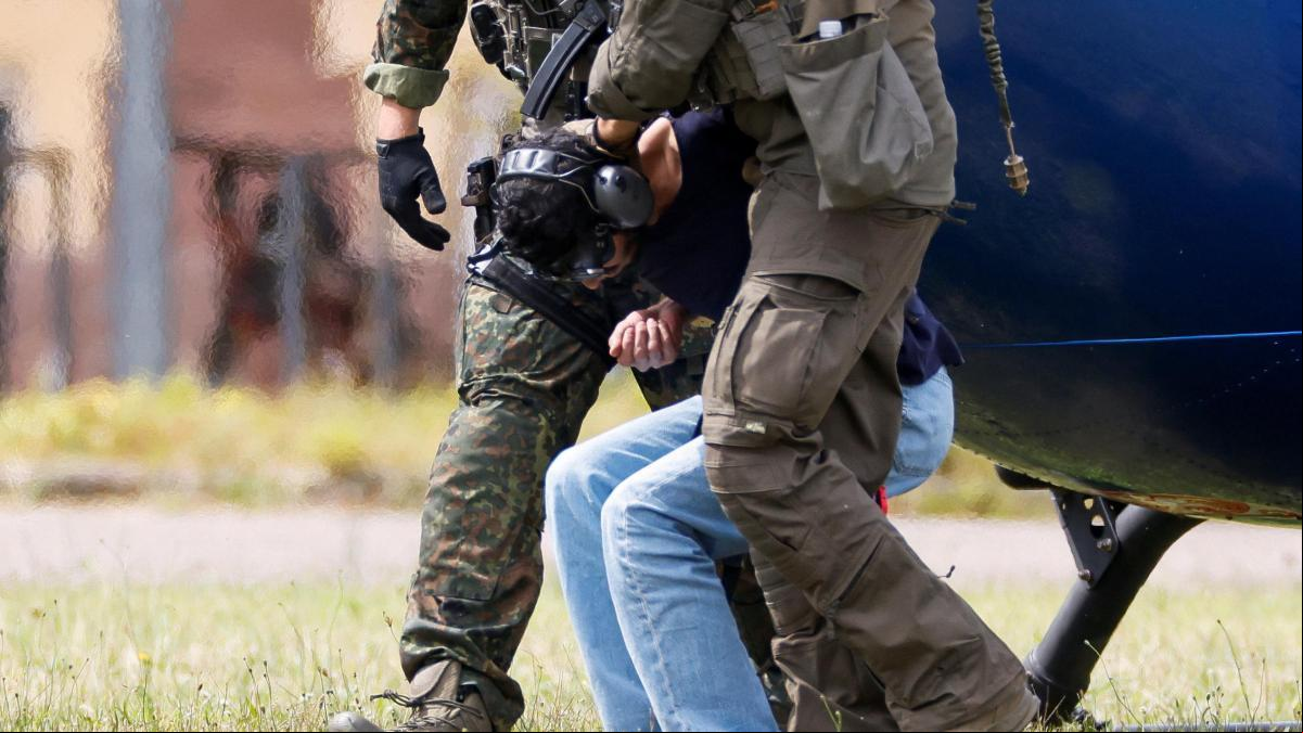 Alemania reanuda la deportación de afganos delincuentes convictos a Afganistán