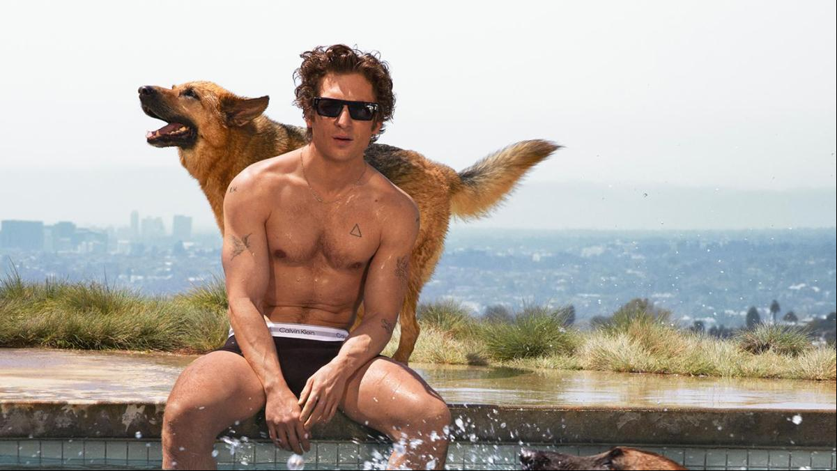 Jeremy Allen White vuelve a desnudarse para Calvin Klein