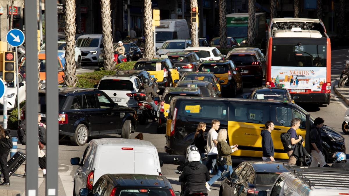 Reducir el tráfico un 25% en Barcelona salvaría casi 200 vidas al año