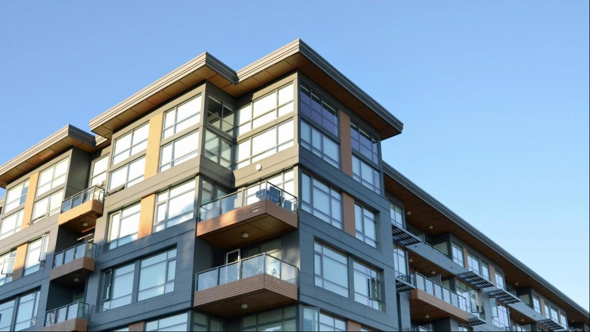 Una comunidad de vecinos, obligada a pagar 4.284 euros por las obras de la terraza de un particular: la justicia considera que es parte de la cubierta del edificio