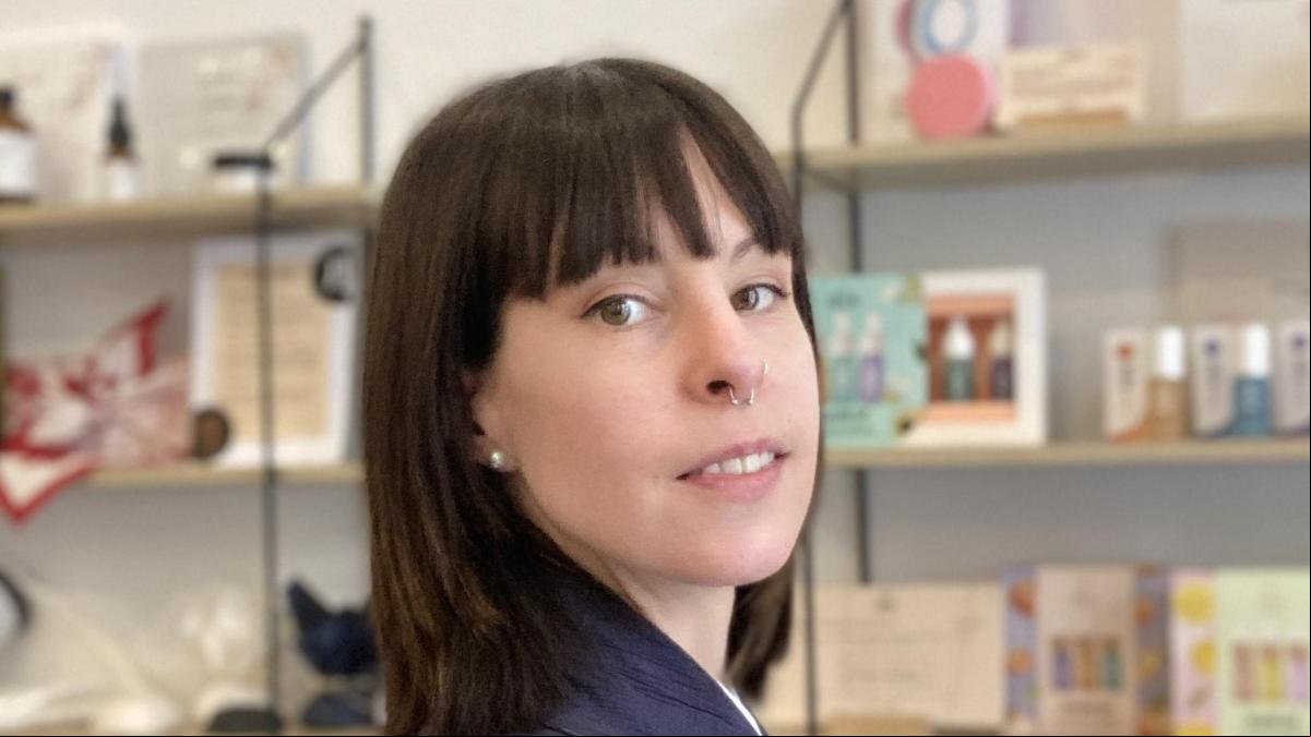 Edurne Arraiza, experta en cosmética japonesa: “En la cultura occidental es común aplicar crema solar una vez por la mañana, y luego olvidarnos de replicarlo”