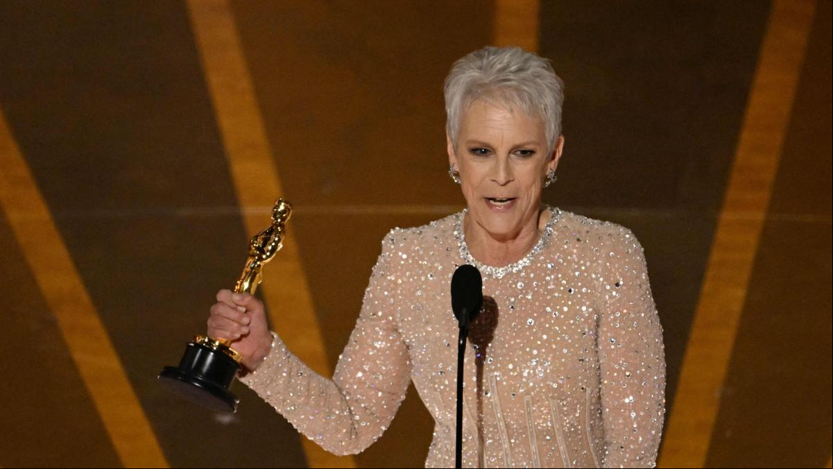 La reacción de Angela Bassett al Oscar de Jamie Lee Curtis que no ha dejado indiferente a nadie
