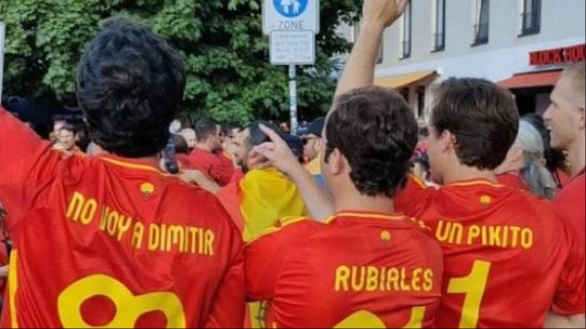 Virgina Torrecilla carga contra los aficionados con camisetas de Rubiales y contra Jenni Hermoso en la Eurocopa