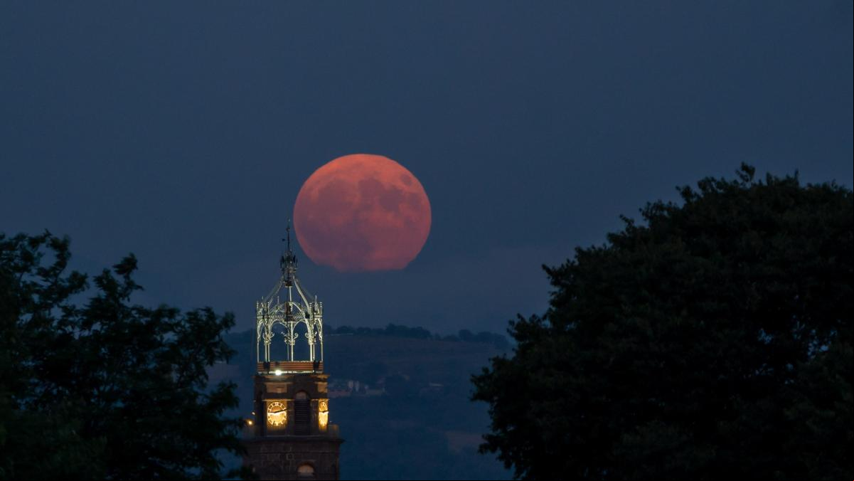 National Geographic selecciona imágenes de Carme Molist para anunciar el eclipse lunar