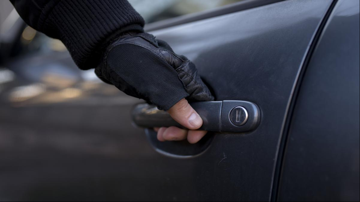 Detienen a dos personas por robar en el interior de vehículos usando mandos inhibidores en Málaga