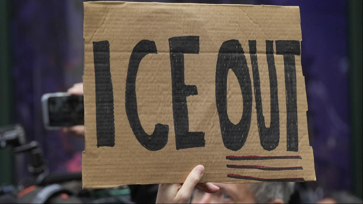 Un día de redadas contra los migrantes en Los Angeles acaba con altercados y 44 detenidos