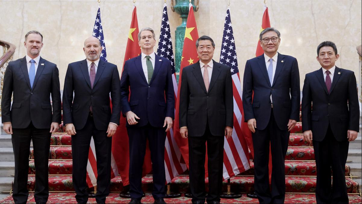 Trump dice que el pacto comercial con Pekín incluye tierras raras y visados para estudiantes chinos